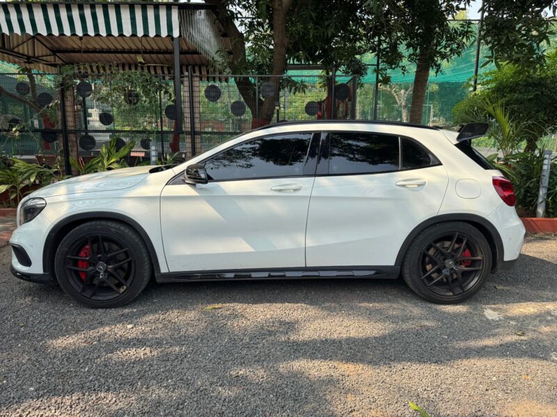 '15 Mercedes-AMG GLA45